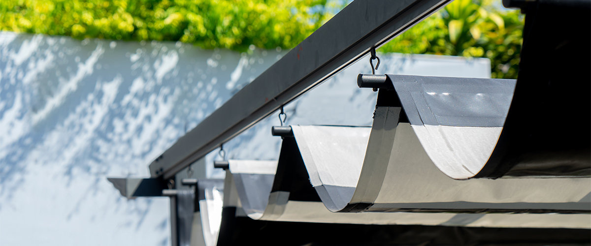 Retractable canopy.
