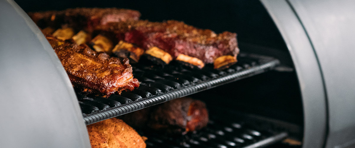 Unconventional bbq smoker with two levels