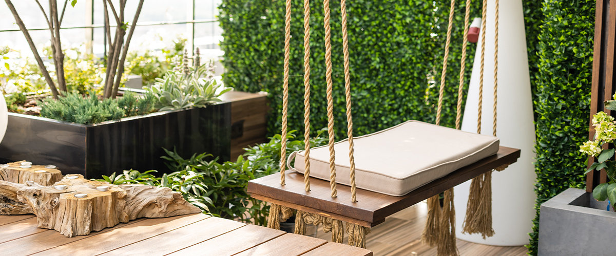 Porch swing with pillow